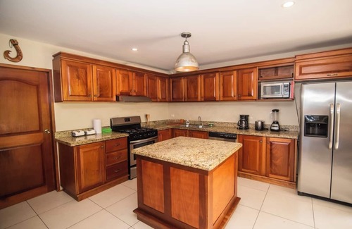 Jaco Villa | 12 BR avec 2 belles maisons en bord de mer, parfait pour les mariages, réunions, fêtes.
