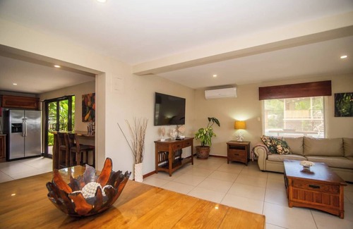 Jaco Villa | 12 BR avec 2 belles maisons en bord de mer, parfait pour les mariages, réunions, fêtes.