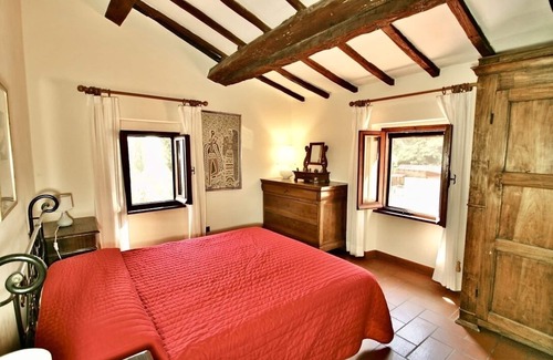 Umbertide Villa | Casa Riozzo. TENNIS PRIVE, PISCINE PRIVEE, cuisines extérieures / extérieures, wifi gratuit
