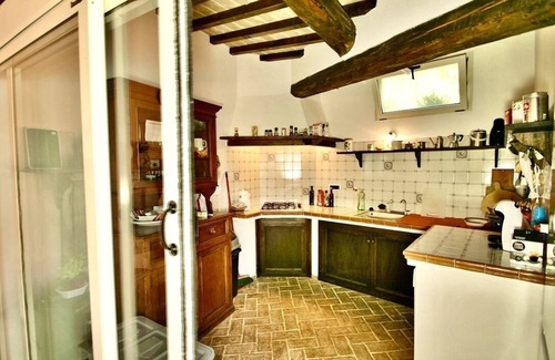 Umbertide Villa | Casa Riozzo. TENNIS PRIVE, PISCINE PRIVEE, cuisines extérieures / extérieures, wifi gratuit