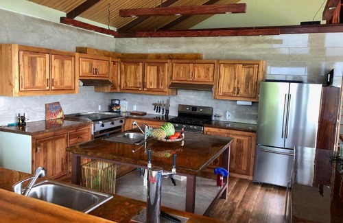 Drake Bay Maison | Casa Roja - Beachfront Property