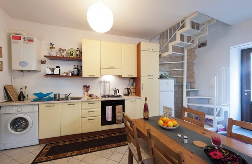 Bugnara Villa | Casa Rosa Detached Cottage in Village with Roof Terrace, Garden, BBQ & Free WiFi