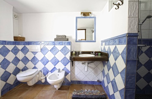Guejar Sierra Maison | Casa Rural in con 3 Haitaciones con Baño Privados, Cocina y Salon Compartido