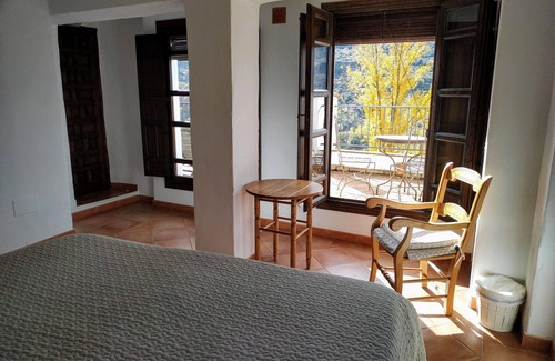 Guejar Sierra Maison | Casa Rural in con 3 Haitaciones con Baño Privados, Cocina y Salon Compartido