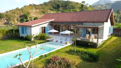 Selong Belanak Appartement | Casa Samudra - charming & spacious villa by the sea surrounded by nature