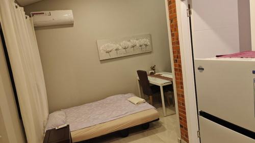 Hohenau Appartement | Casa Shalom 2 Room App! Internet! Parking! Sauna! Quiet! Central! Esperanza village!