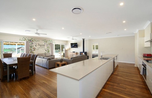 Pokolbin Maison | Casa Siena Hunter Valley 5 chambres king size toutes avec en-suites complètes.