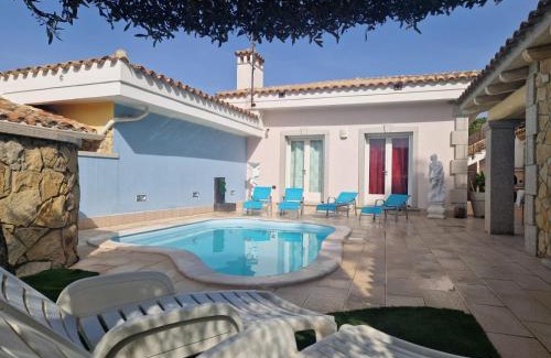 Cala Sinzias Maison | Casa Sinzias con piscina 9 posti letto