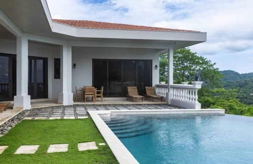 Puerto Carrillo Maison | Casa Sol del Mar is a radiant ocean-view retreat in the heart of Guanacaste.