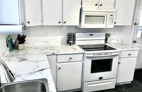 Vernon Maison | Casa Sol: gorgeous 6 bdrm lakeview home - pool hot tub, close to beach & pet ok!