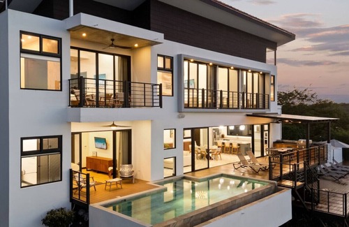 Playa Hermosa Maison | Ocean Views, Pool, Solar, Breakfast & Housekeeping