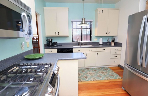 Sam Hughes Maison | Casa Sonrisa, 3 bed 2 bath in historic Sam Hughes neighborhood next to a park