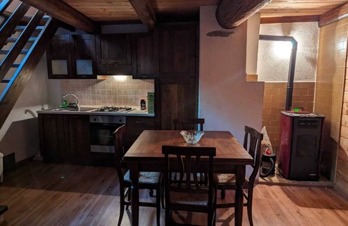 Bellino Maison | Casa su due Piani, Animali Benvenuti, nel Cuore di un Borgo Occitano