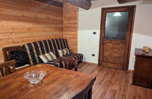 Bellino Maison | Casa su due Piani, Animali Benvenuti, nel Cuore di un Borgo Occitano
