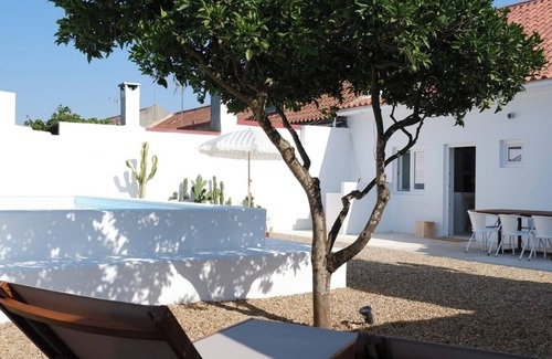 Bairro da Liberdade Maison | Casa Suão Retreat with Pool in the Heart of Grândola