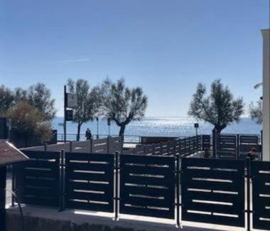 Terracina Appartement | Casa sul Mare con Posto Auto e Giardino Privato