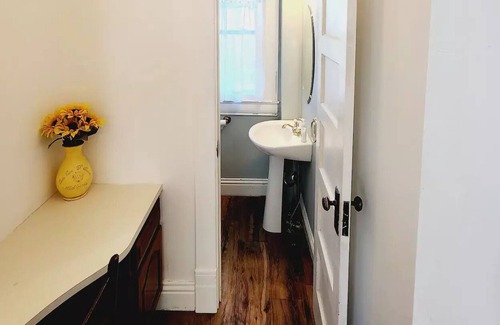 Fulton Maison | Casa Sunflower in the Historic Brick District