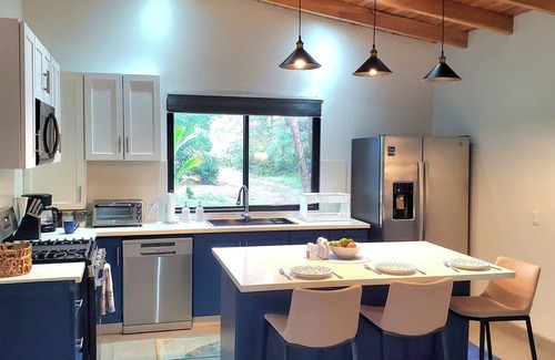 Junquillal Maison | Casa Surf Heaven Awaits - 2-bedrm House with WiFi & AC - Walk to Beach