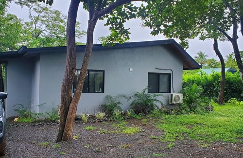 Junquillal Maison | Casa Surf Heaven Awaits - 2-bedrm House with WiFi & AC - Walk to Beach