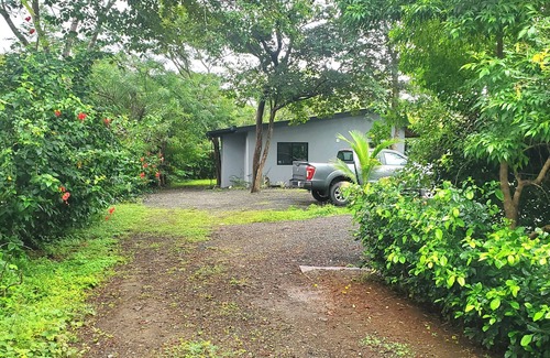 Junquillal Maison | Casa Surf Heaven Awaits - 2-bedrm House with WiFi & AC - Walk to Beach