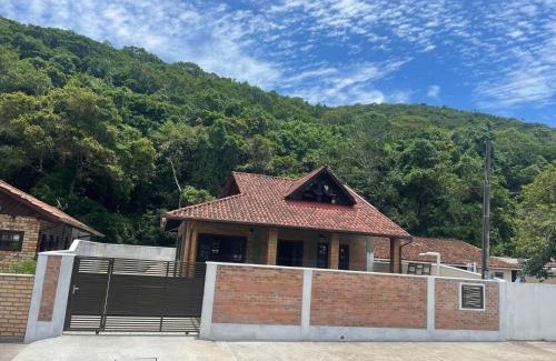 Governador Celso Ramos Maison | Casa Tijolinho a Vista - 150 mt praia