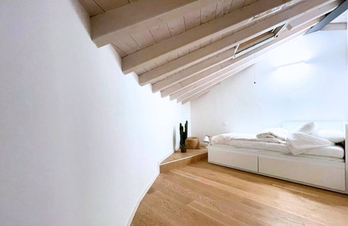 Bassano del Grappa Appartement | Casa Tonde, a modern attic with exposed beams.