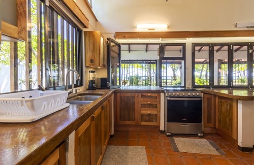 Esterillos Oeste Maison | Casa Tortuga - Beachfront House