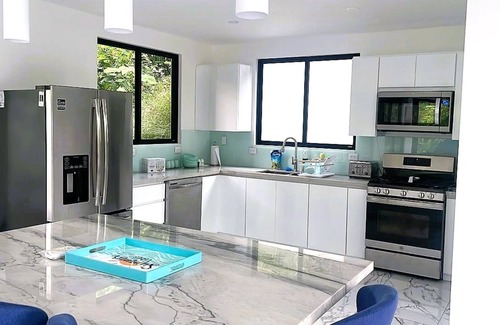 Tres Rios Maison | Casa Tranquilo - Paradise in Paradise 4 Bedrooms, 4 Bathrooms - Sleeps 4 to 10