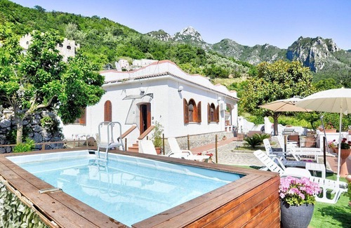 Pucara Maison | Casa Trifone A: A graceful studio apartment surrounded by the greenery, with Free WI-FI.