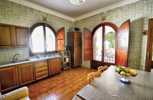 Pucara Maison | Casa Trifone D: A graceful apartment that is part of a villa surrounded by the greenery, with Free WI-FI.