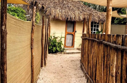 El Cuyo Cabine | Casa Tropical Privada Cerca de la Playa