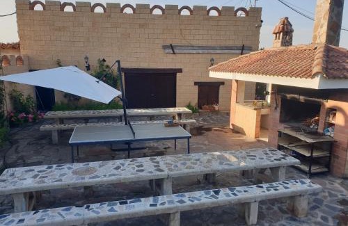 Arenzana de Abajo Maison | CASA TURÍSTICA Villa Carmen, CON CHIMENEA, AMPLIA ZONA DE JARDÍN, BARBACOA, PISCINA Y GARAJE