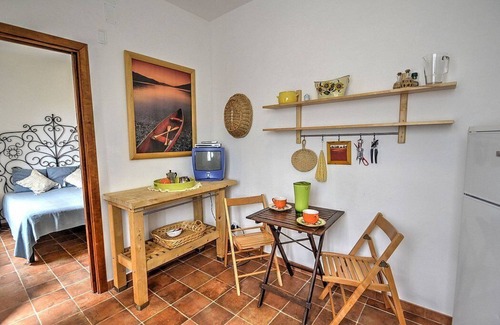 Alani Maison | Casa Turchino D: Un appartement confortable qui fait partie d'une villa située dans une position tranquille.