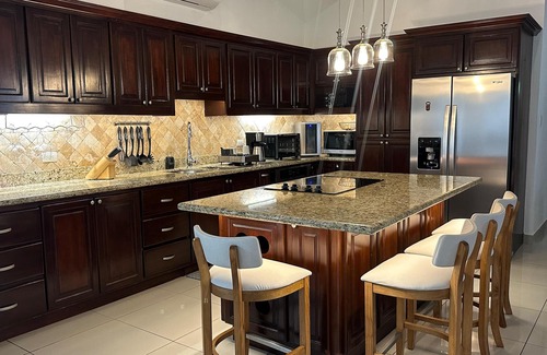 Damas Maison | Casa Veranera – Family Retreat with Private Pool, 20 min from Manuel Antonio