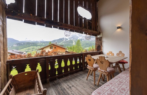 Cortina d'Ampezzo Appartement | Casa Verocip, a panoramic attic with a view of the Dolomites
