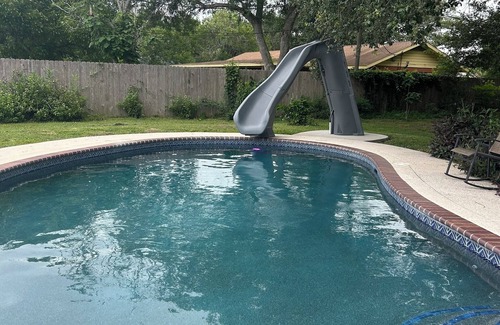 Victoria Maison | Casa Victoria-Coffee Bar, Pool, Privacy fenced, 3/2 bath, Kid's PlayRm, Shopping