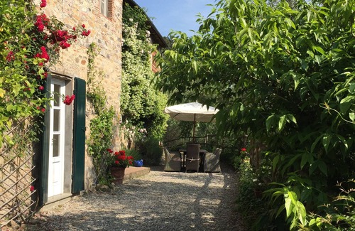 Vorno Villa | Casa / villa con piscina privata con acqua salata wifi A/C 7 Km da Lucca