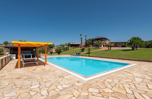 Sant'Anna Arresi Villa | Casa 'Villa Wollow' avec piscine privée, grand jardin, climatisation & Wi-Fi