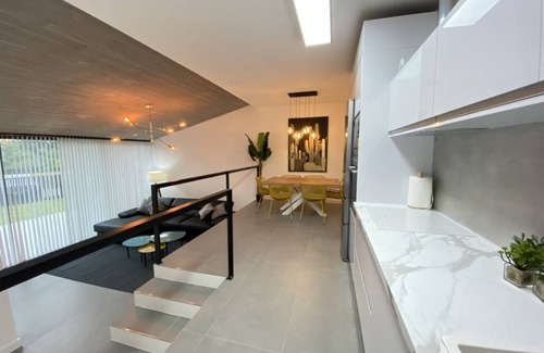 Llanes Chalet De Ski | Casa y Jardín de Diseño en Precioso Entorno a 8 Min. de la Playa. Parking y Wifi
