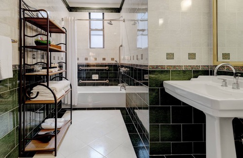 Theater District Hôtel | Casablanca Hotel by Library Hotel Collection