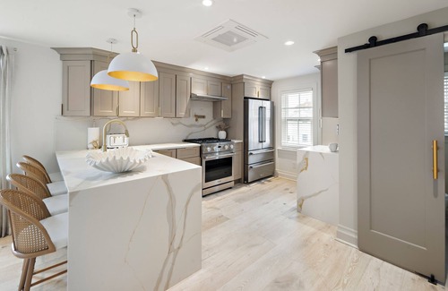 Salisbury Beach Maison | Casablanca-Luxury Retreat/2 Kings/Steps to Beach/PetFriendly