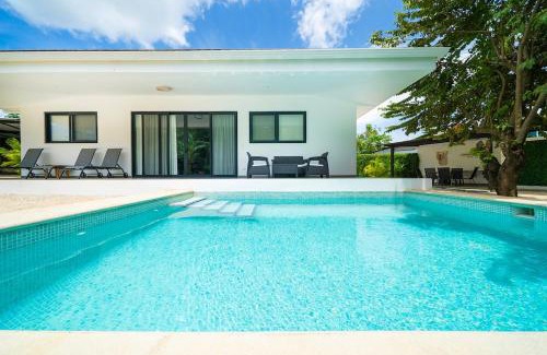 Playa Grande Maison | CasaBlanca with Pool, 5 min from the Ocean