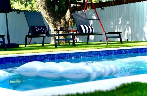 Allapattah Maison | CasaMia Only 10 min to Wynwood with New Pool, Bikes, Parking and Privacy