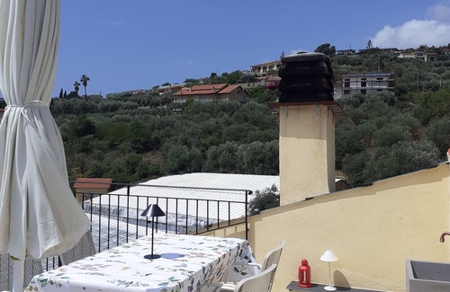 Poggi Appartement | CasaRina Panoramic Terrace from the Mountains to the Sea