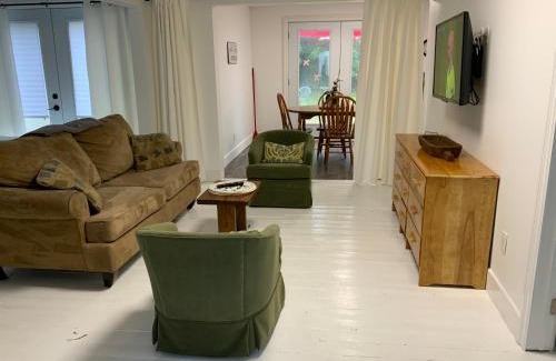 Sauble Beach Maison | CasaVon Cottages Cottage A