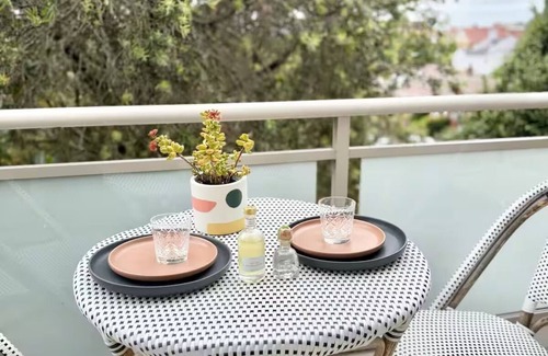 Petersham North Appartement | Cascata - Modern 2 BR 2 Bath Apartment + parking