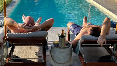 Canove Lit Et Petit-Déjeuner | Cascina GianTino suite Sughero - G A Y - M E N - O N L Y
