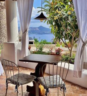 Lipari Maison | Case Quattrocchi - Giardino e Terrazzi con vista Panoramica sul Mare, Etna e Vulcano