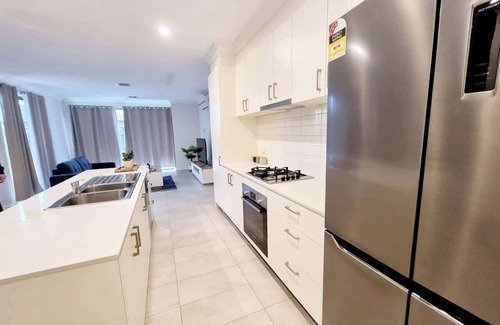 Melbourne Maison | Casey Green Estate 3 bedrooms Narre Warren home