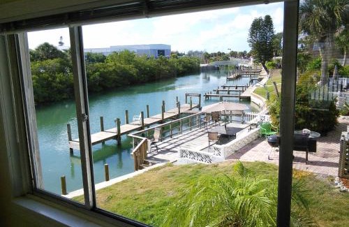 Nokomis Villa | Casey Key 2-Bedroom Penthouse